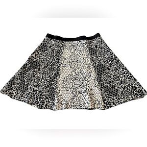 🖤🤍BANANA REPUBLIC size M black & white classic swing skirt